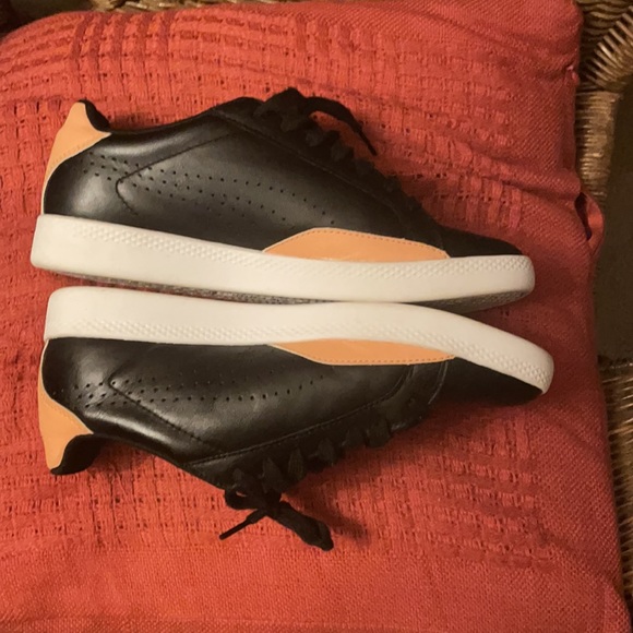 Puma Classics Black with Peach size 8 1/2 - Picture 8 of 10
